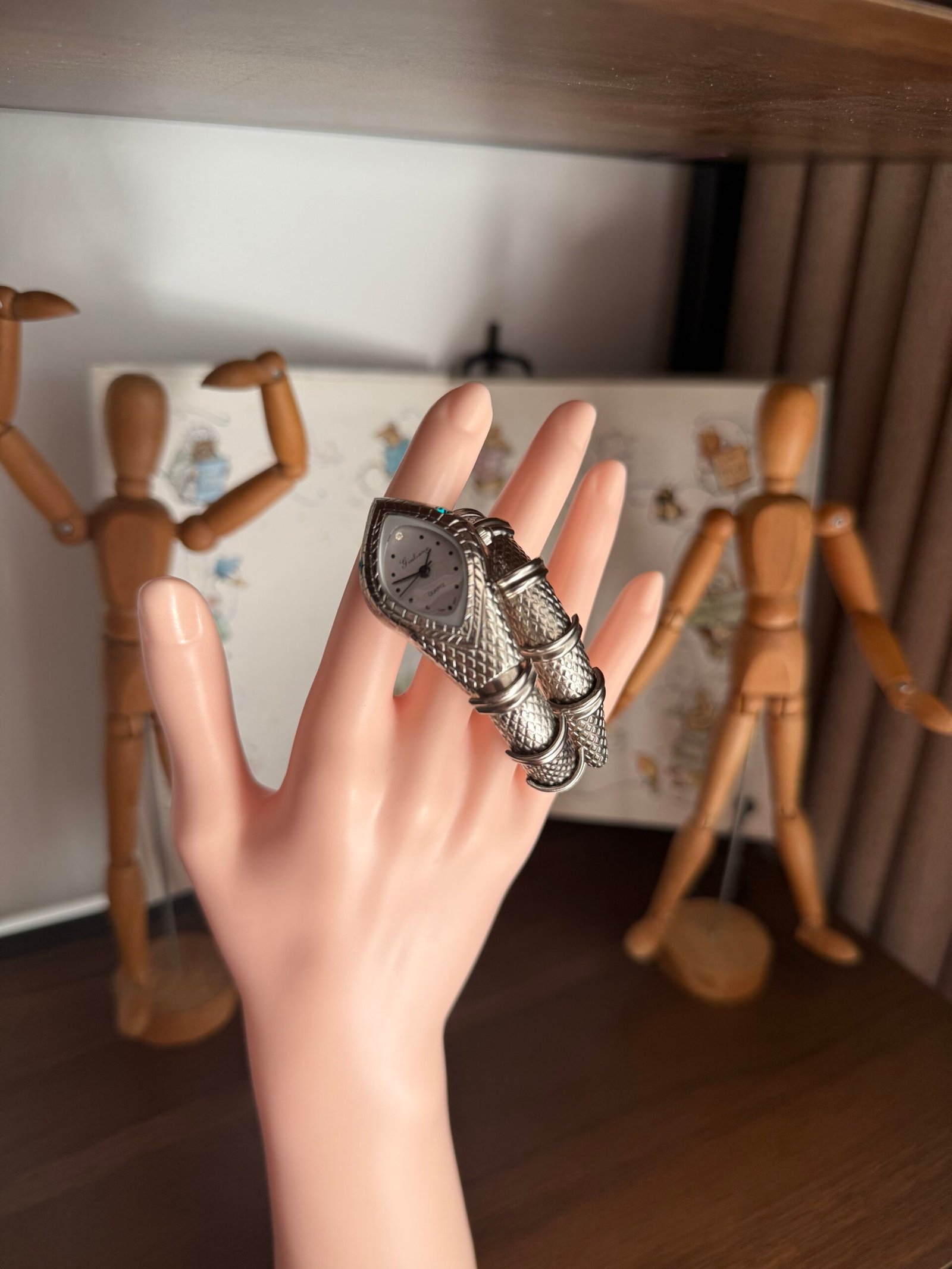 Đồng hồ biểu tượng con rắn - Ảnh 8