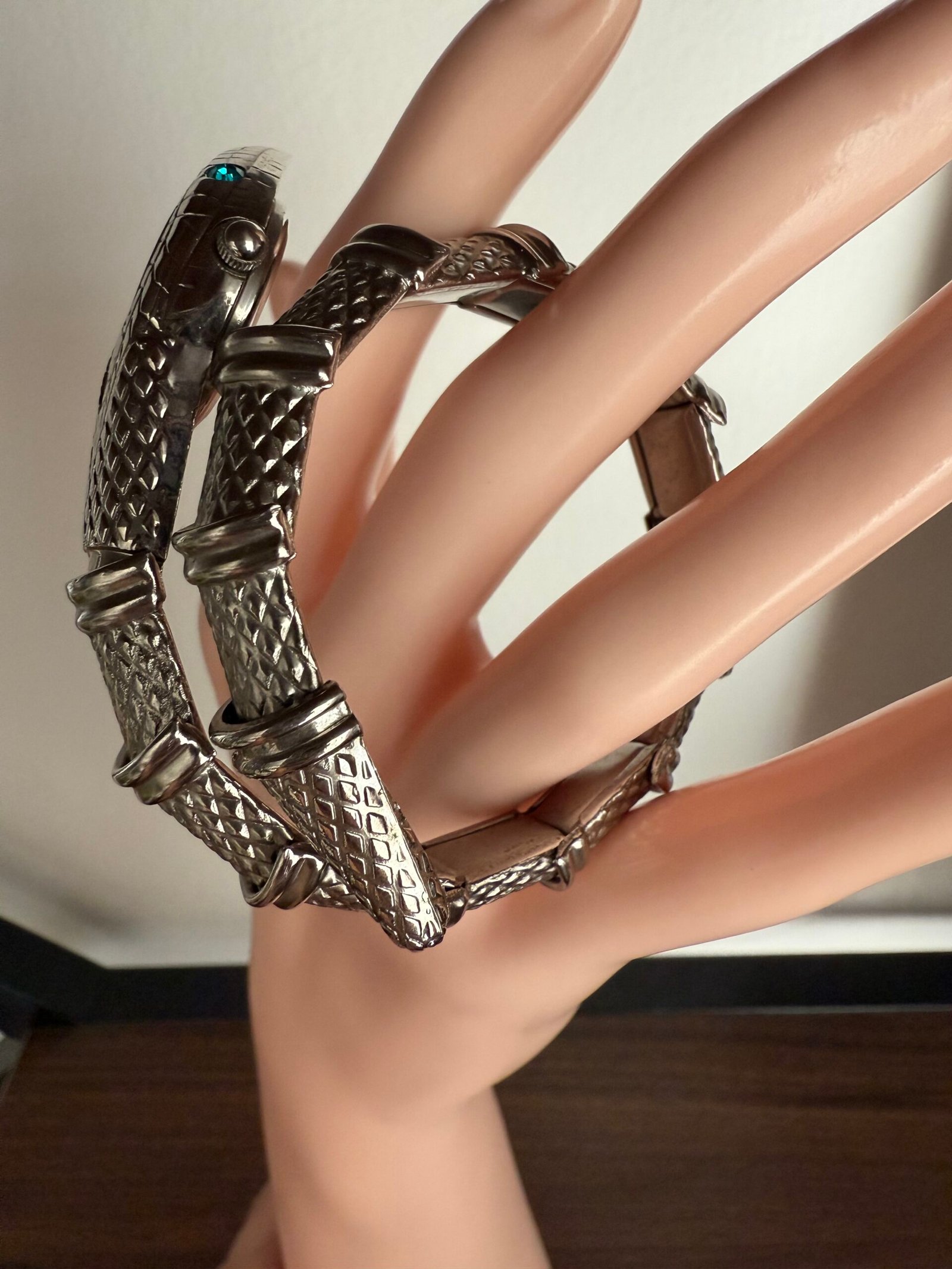 Đồng hồ biểu tượng con rắn - Ảnh 7