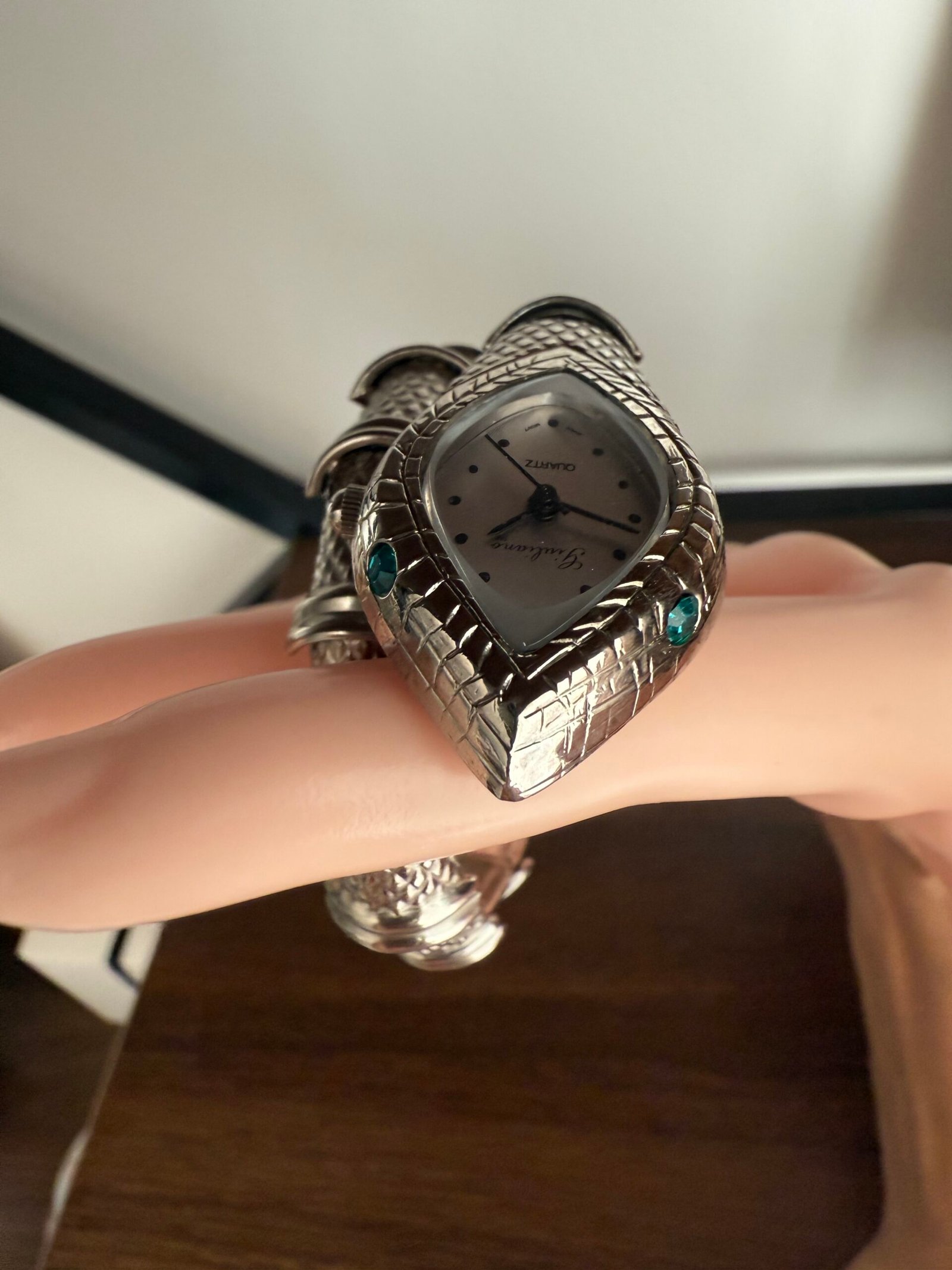 Đồng hồ biểu tượng con rắn - Ảnh 5