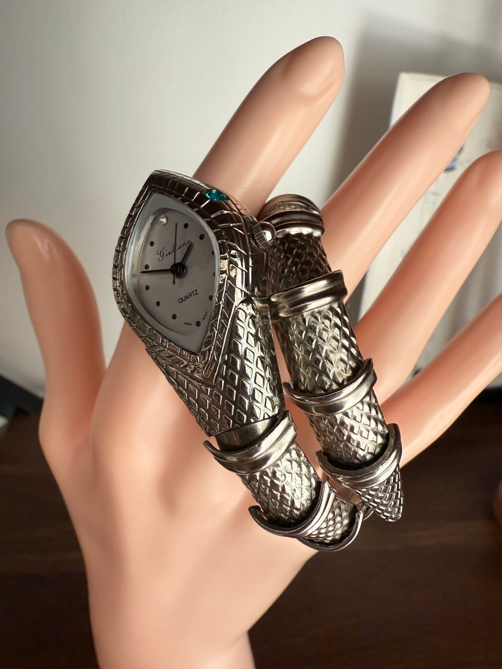 Đồng hồ biểu tượng con rắn - Ảnh 4