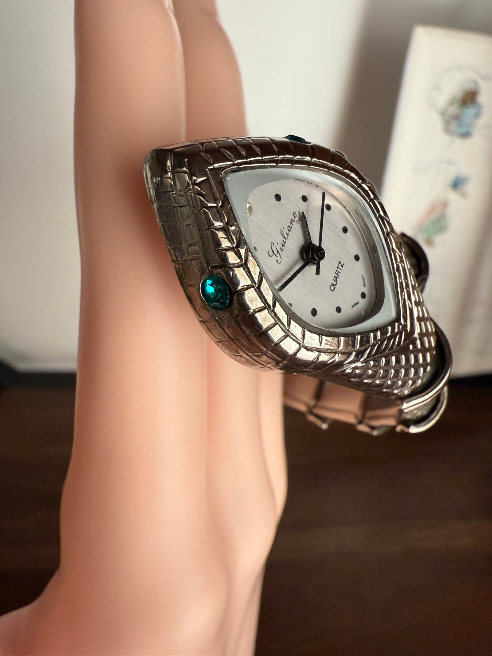 Đồng hồ biểu tượng con rắn - Ảnh 2